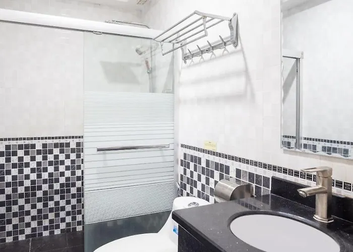 Oyo 138 White Palace 2*